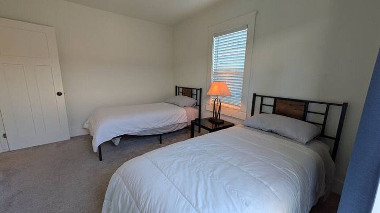 Building Photo - 2-Bedroom Fully Furnished home in Eugene