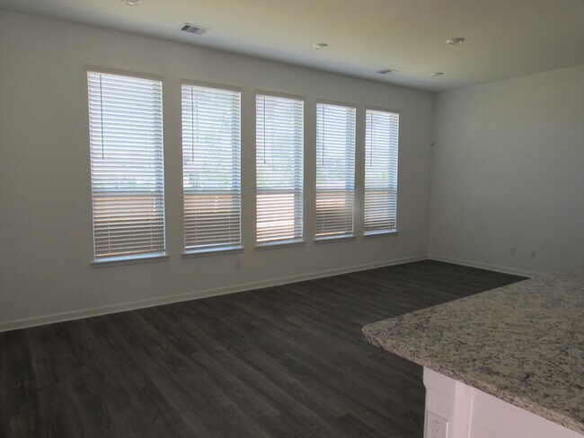 Foto del edificio - 562 Dry Fork Ln
