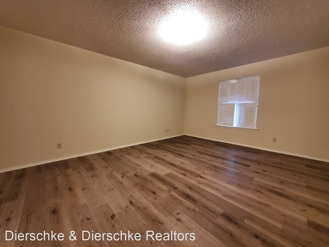 Building Photo - 3 br, 2 bath House - 2410 Louise