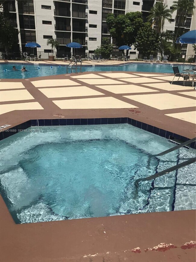 Foto del edificio - 16919 N Bay Rd