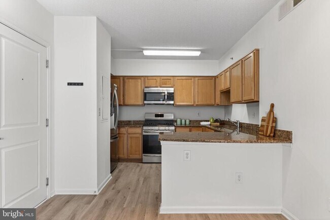 Foto del edificio - 7915 Eastern Ave NW