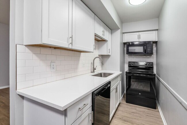 Foto del edificio - 558 Riverview Dr