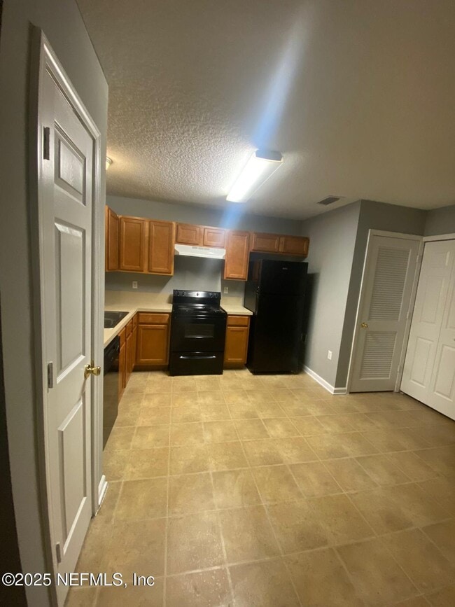 Foto del edificio - 8465 McGirts Village Ln