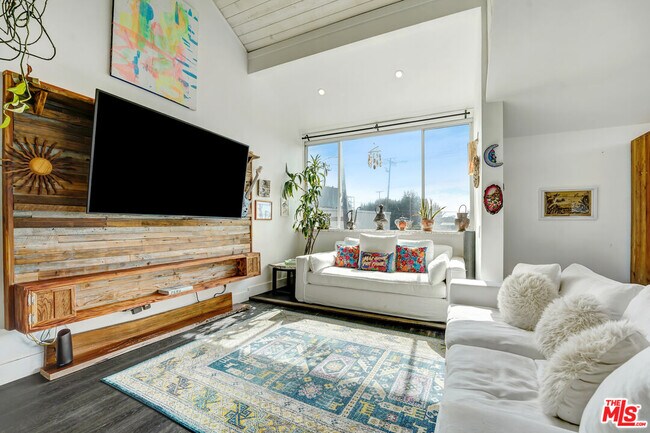 Foto del edificio - 29231 Heathercliff Rd