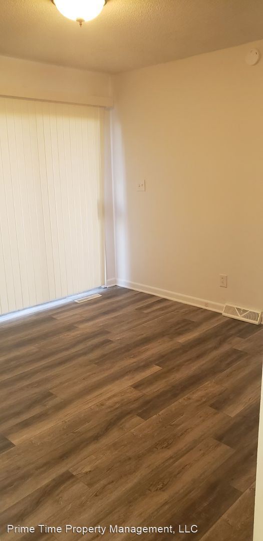 Building Photo - 3 br, 1.5 bath House - 619 S 75th St