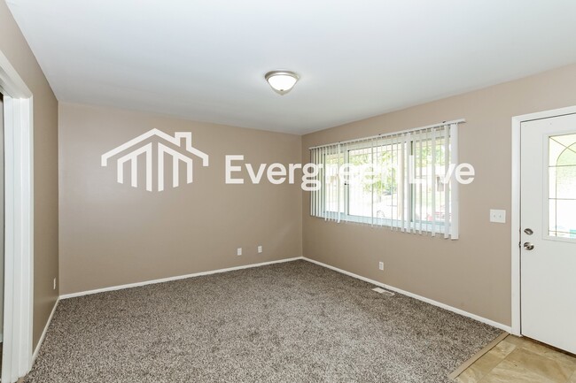 Building Photo - 859 Heatherstone Dr