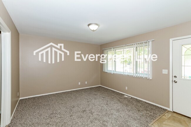 Foto del edificio - 859 Heatherstone Dr