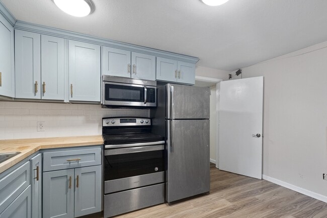 Foto del edificio - 8150 Ames Way