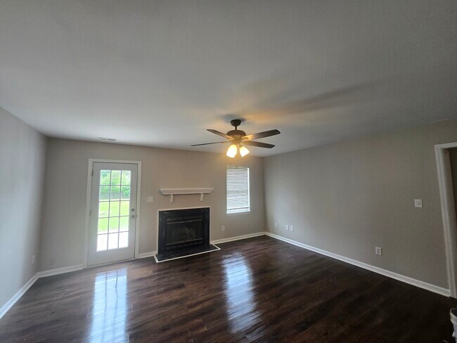 Building Photo - 302 Paddock Pl