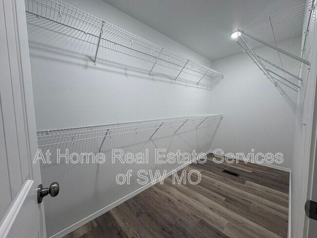 Building Photo - 3871 W Linwood St