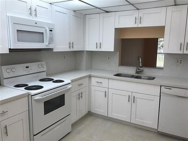 Foto del edificio - 1075 Riverside Dr
