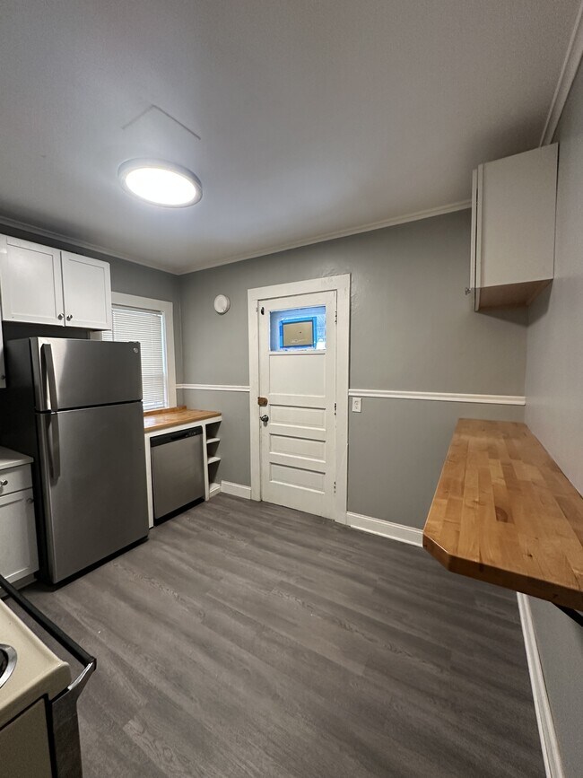 Foto del edificio - 174 Gardiner Ave