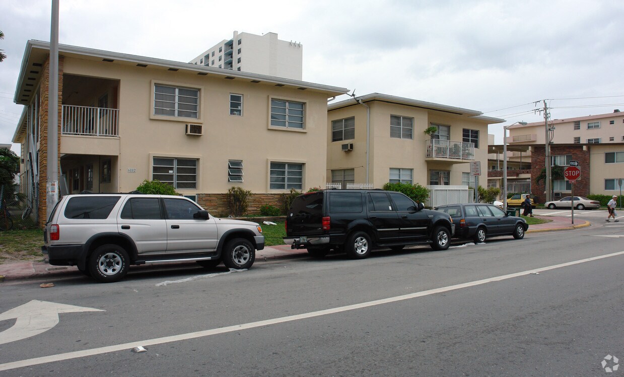 Foto del edificio - 6882 Harding Ave