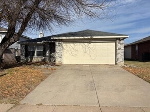 Building Photo - 552 Keble Dr