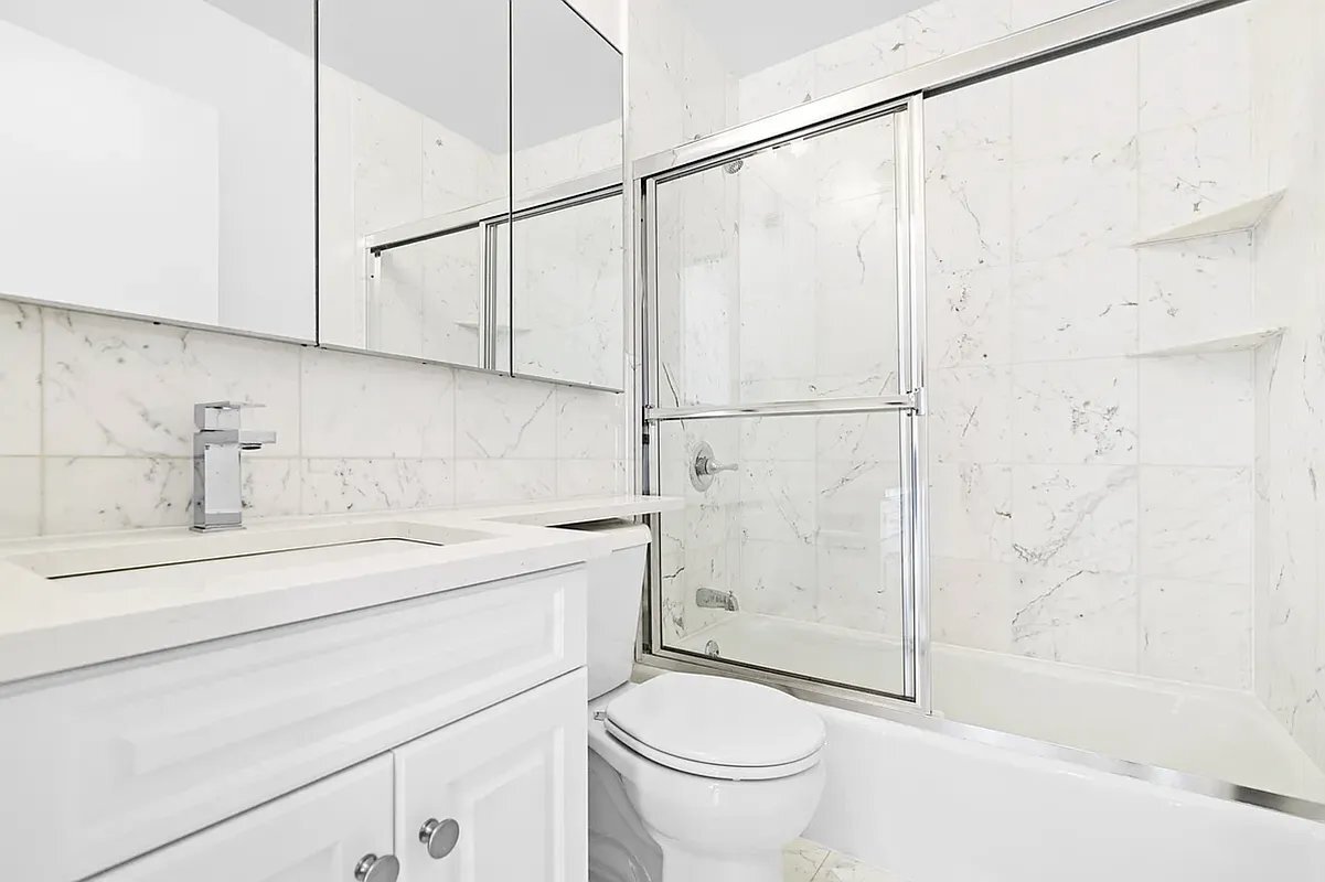 Building Photo - 420 E 72nd St