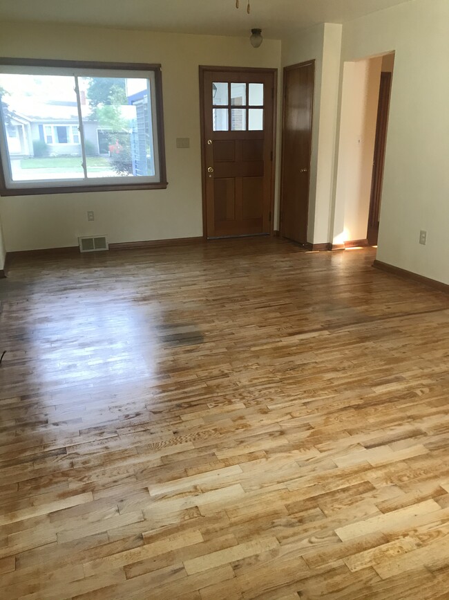 living room - 1496 Croydon Rd