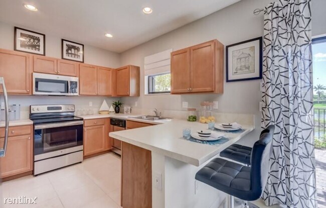 Building Photo - 3 br, 2.5 bath Townhome - 5413 NW 27TH CT