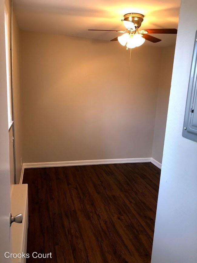 Foto del edificio - 1 br, 1 bath Apartment - 2005 Crooks