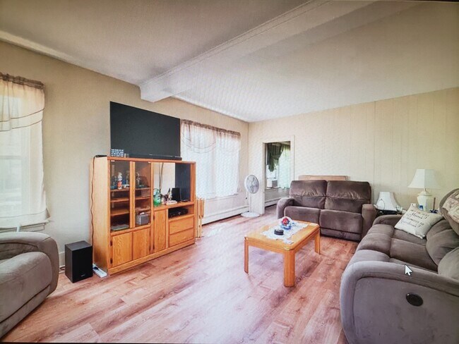 Livingroom - 1041 Park Ave
