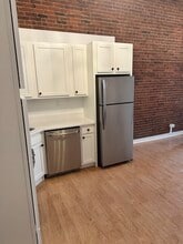 Building Photo - 254 Friend St