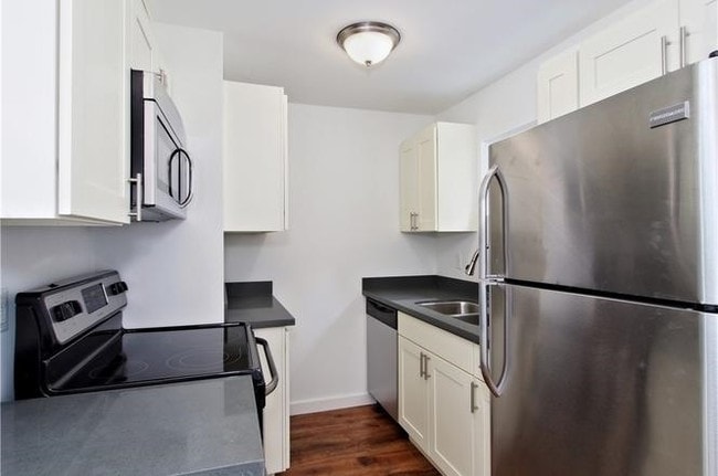 Interior Photo - 3017 NE 140th St