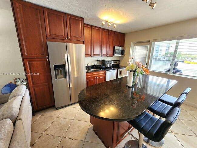 Foto del edificio - 2895 NE 32nd St