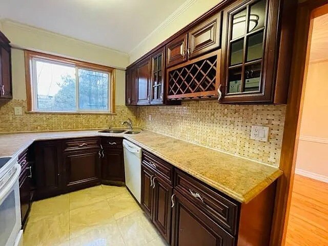 Foto del edificio - 158-45-145 76th Rd