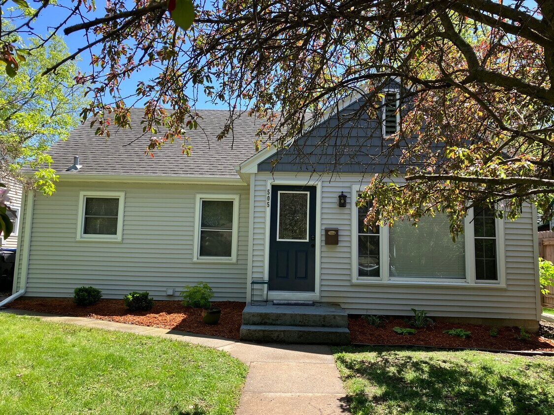 Primary Photo - 505 Moreland Ave