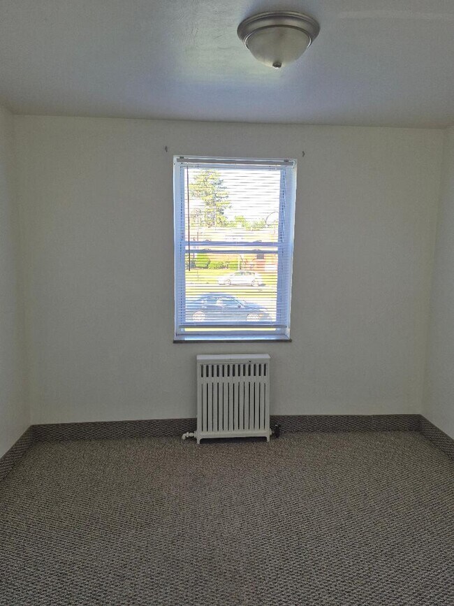 Dormitorio - 3535 State St