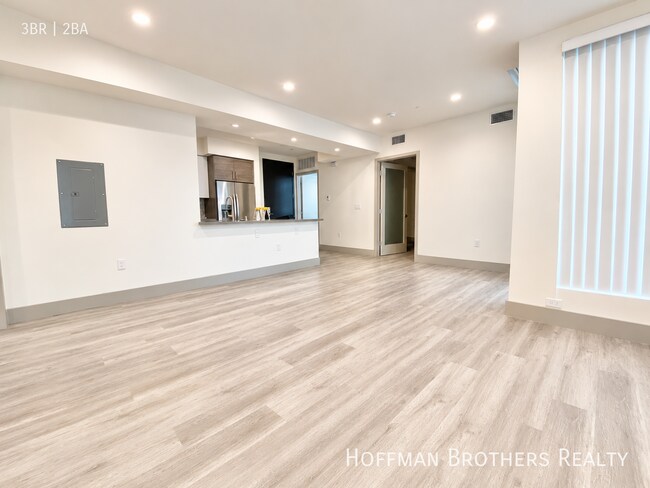 Building Photo - 4847 Oakwood Ave