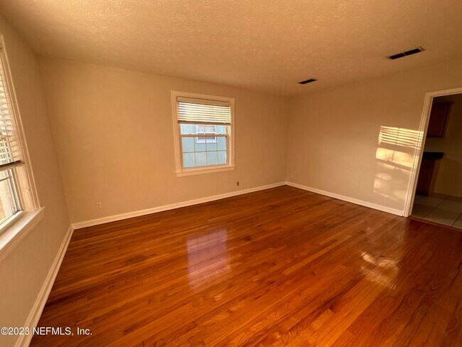 Foto del edificio - 1261 Belmont Terrace