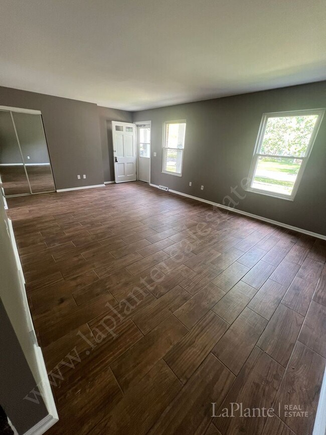 Foto del edificio - 745 Gribbin Ln.