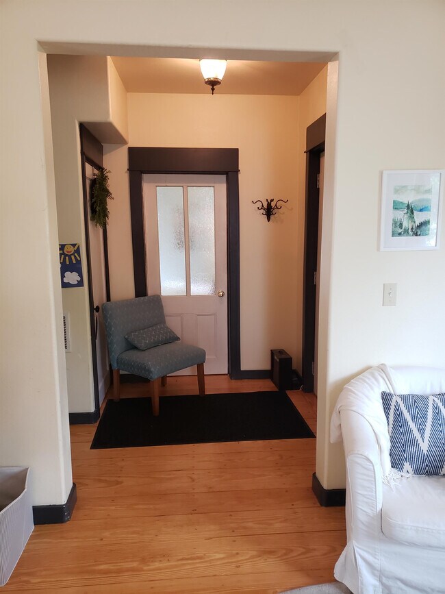 Foto del edificio - 915 E 6th St