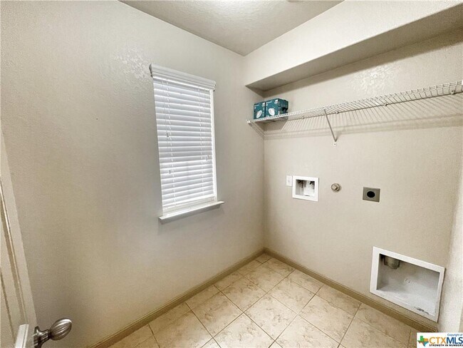 Building Photo - 725 Wolfeton Way