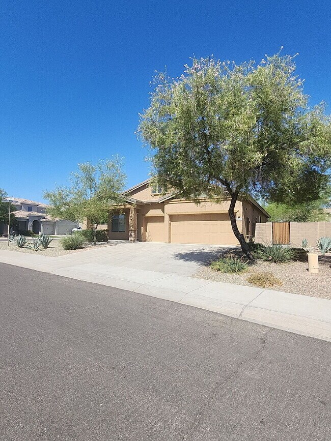 Foto del edificio - "Charming 3-Bed with 2 Full Baths and 2,162 Sq Ft of Comfort in Vistancia Village Peoria, AZ!"