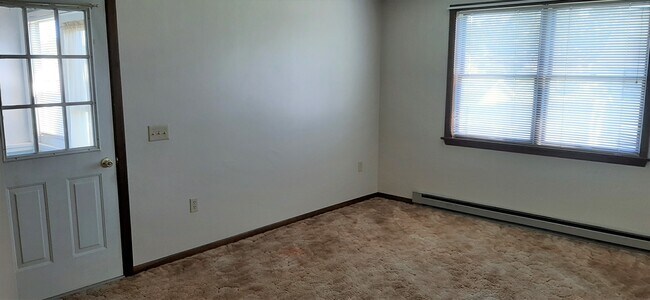 Living Room Pic#1 - 306 W Allegheny St