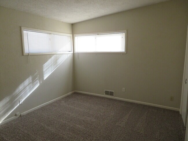 Building Photo - Beautiful House Minutes From Medical Distr...