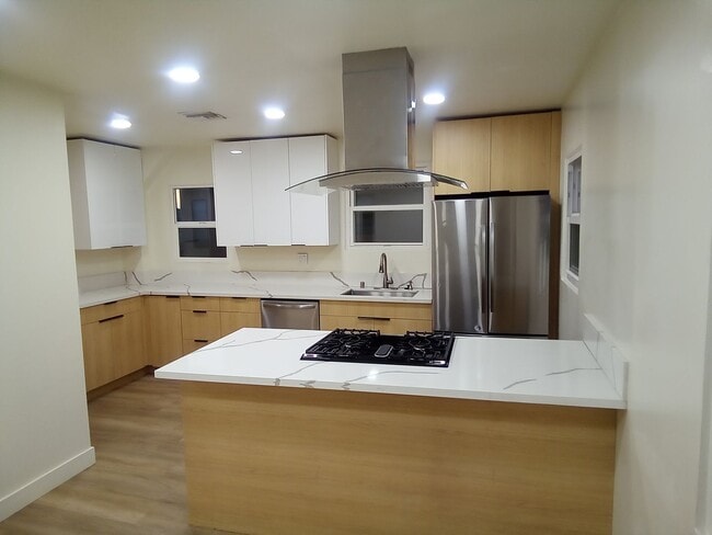 Foto del edificio - Beautifully Remodeled 2-bedroom apartment