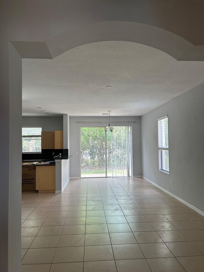 Building Photo - 1412 Seminole Palms Dr