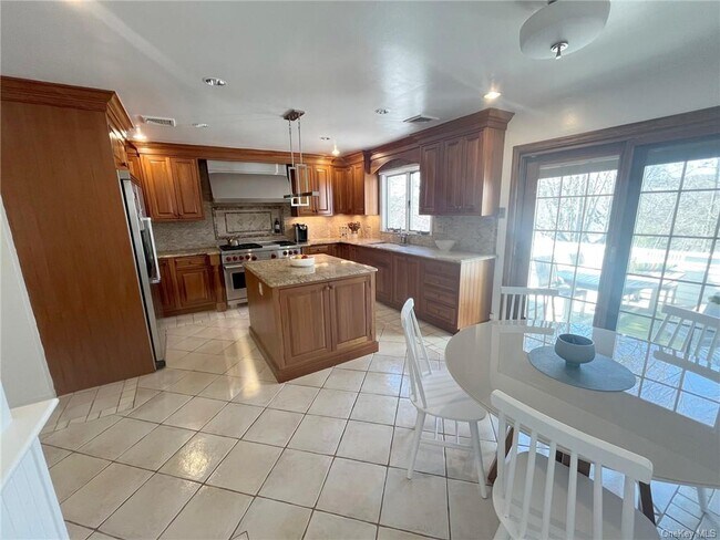 Building Photo - 33 Walworth Ave