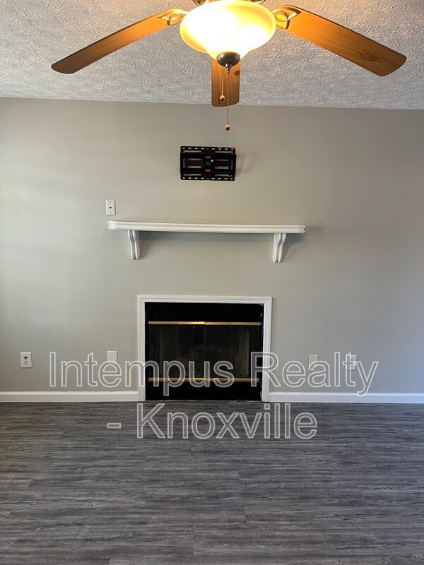 Foto del edificio - 6014 Waterbury Ln