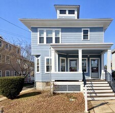 Building Photo - 172 Maplewood St