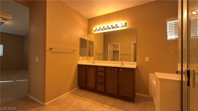 Foto del edificio - 7855 Narnia Ave