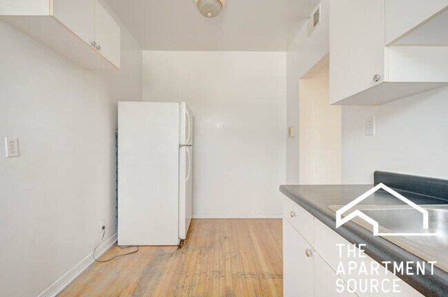 Foto del edificio - 3040 W Wellington Ave