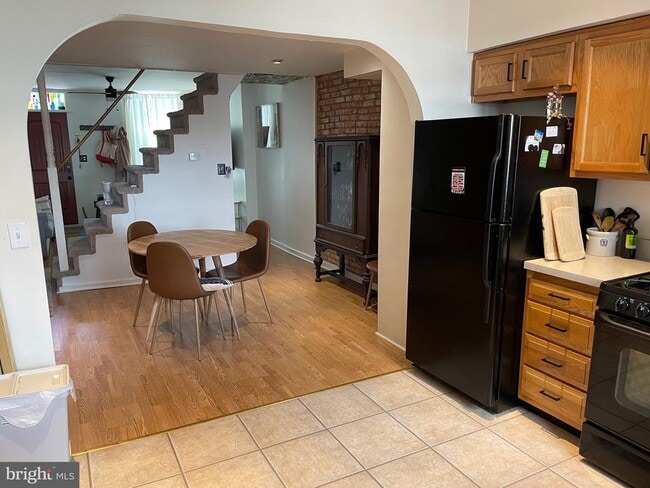 Building Photo - 1841 Light St