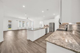 Building Photo - 20170 Clear Rdg Ln