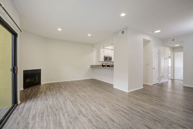 Interior Photo - 711 N. Sweetzer Ave