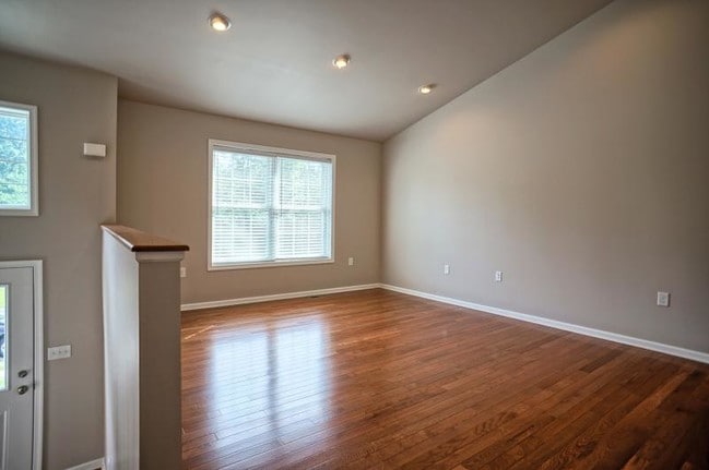 Building Photo - 15 Scarlet Oak Dr