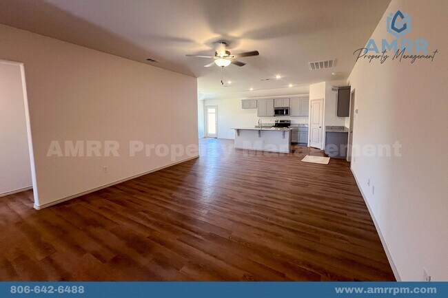 Foto del edificio - Rare NEW 3 Bedroom Home In Greenwood ISD!