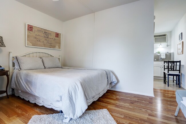 Foto del edificio - 3407 Graustark St